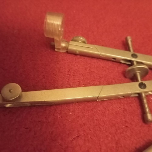 Compass used with pencil leads and extra accessories