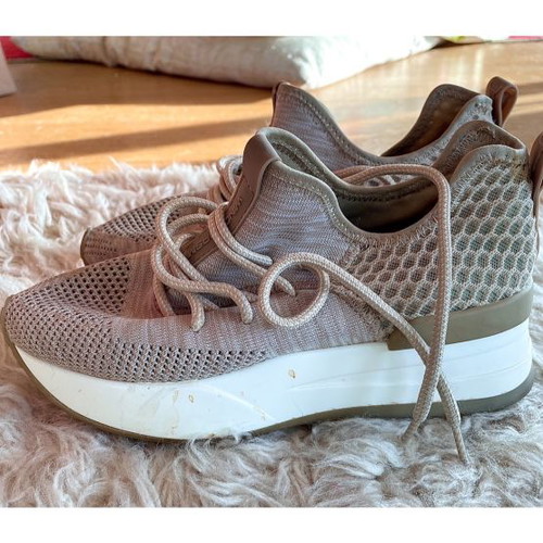 Windsor Smith sneakers size 37 beige, like new, athletic