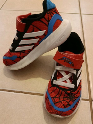 Adidas Spiderman спортни обувки като нови, номер 25, червено бяло синьо