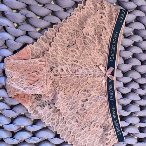 Lace lingerie set new, 5 pieces Brazil design, size Large