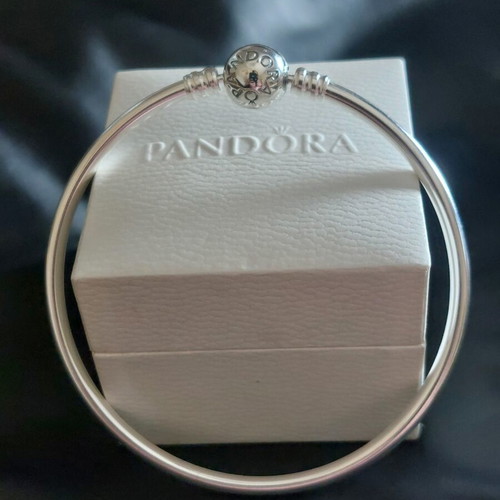 Pandora bracelet new with round clasp, sizes 18 and 21 cm