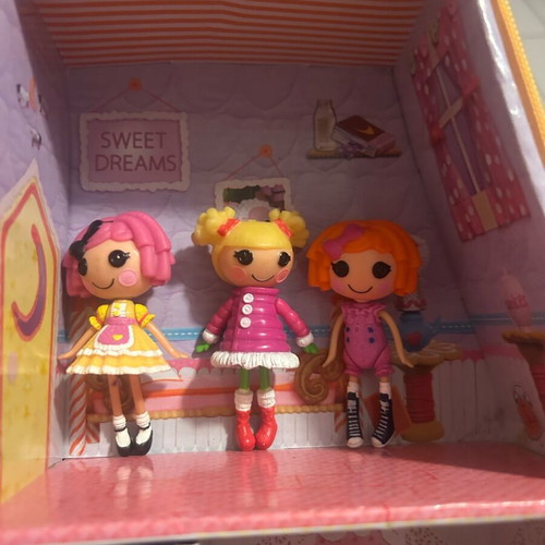 LaLaLoopsy playhouse suitcase like new with 8 small dolls without pets
