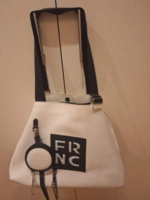 Γυναικεία τσάντα ώμου και χειρός FRNC, λευκή και μαύρη δερμάτινη