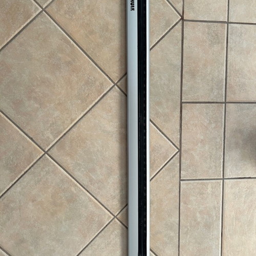 Thule Wingbar Edge 104cm car roof bar with Audi Q2 kit