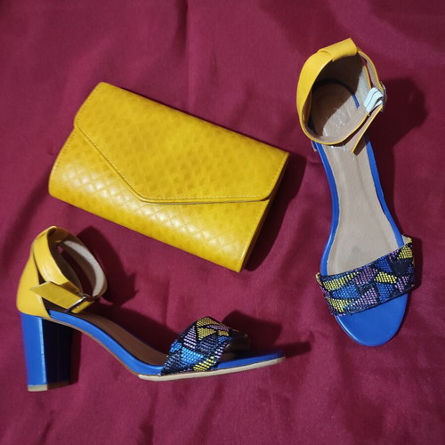 Women's mango yellow envelope bag with quilted surface and gold chain