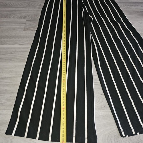 Bershka jumpsuit like new, size M, black and white