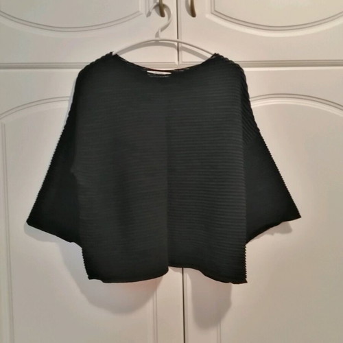 Mango women's blouse like new, black knitted crop top with 3/4 sleeves