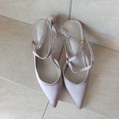 Pumps size 38 like new, beige