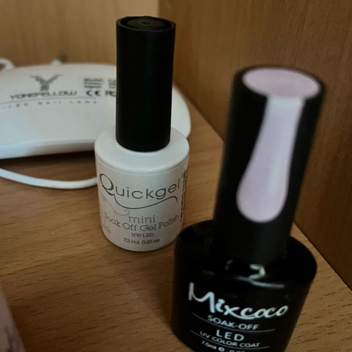Uv lamp and semi-permanent nail polishes new