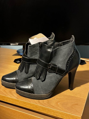 Tamaris high leather ankle boots size 36 like new, black and grey