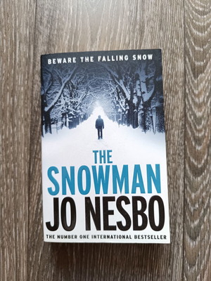 The Snowman novel like new, Jo Nesbø, English