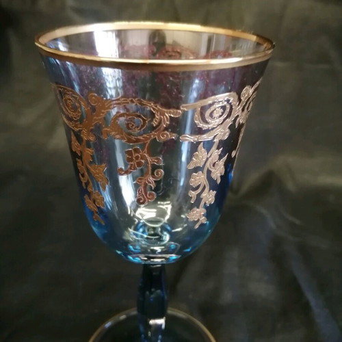 Italian crystal glasses like new, 16 pieces with embossed designs