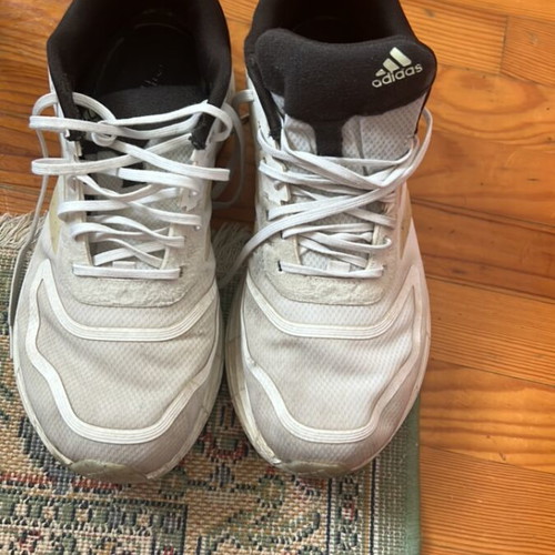 Αθλητικά παπούτσια Adidas μεταχειρισμένα, νούμερο 42.5, άσπρα