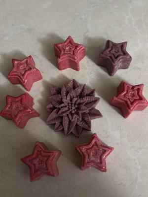 Wax melts fuchsia star shapes with glitter, pack of 6 and burner new