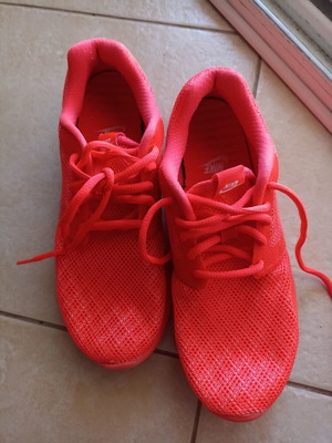 Παπούτσια running Nike νούμερο 38,5 σαν καινούργιο, πολύ ελαφριά πορτοκαλί