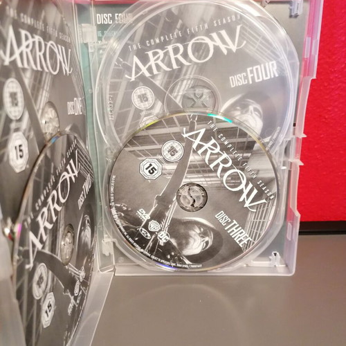 Arrow Season 5 DVD used, no Greek subtitles