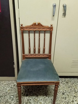 Καρέκλα vintage μεταχειρισμένη, χρήζει μερικών επισκευών