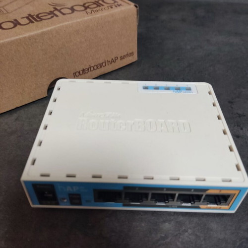 MikroTik RouterBOARD RB952Ui-5ac2nD router like new