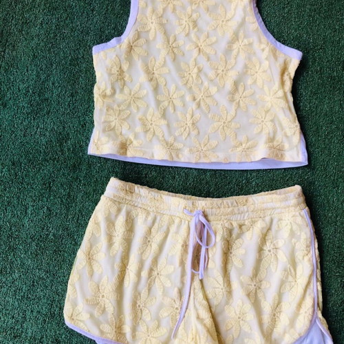 Southbeach set shorts-top S like new, yellow lace design