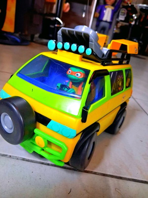 Remote control Teenage Mutant Ninja Turtles car like new