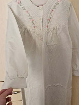 Nightgown like new, unworn