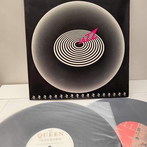 Queen vintage vinyl collection, like new, 7 records