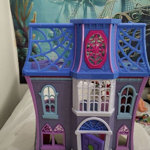 Vampirina Scare B&B Dollhouse used, missing pieces