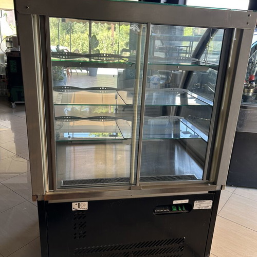 Display refrigerator used for cakes, pastries, cold sandwiches
