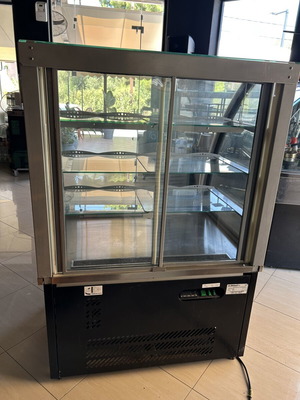 Display refrigerator used for cakes, pastries, cold sandwiches