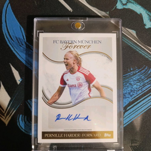 Pernille Harder Bayern Forever auto card like new