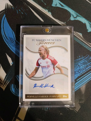 Pernille Harder Bayern Forever auto card like new