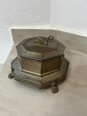 Mottahedeh Brass Swan Box octagonal with lid and paw feet used