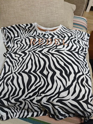 Girls' short sleeve blouse used, ages 9-10