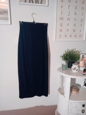 Velvet skirt size M like new, black, high waist with slit
