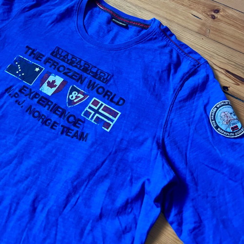 Napapijri men's long-sleeve t-shirt The Frozen World Experience like new