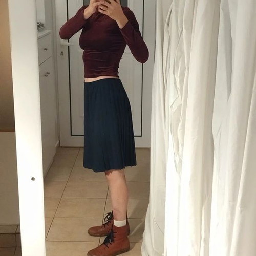 Crist pleated skirt like new, navy blue, size M/L