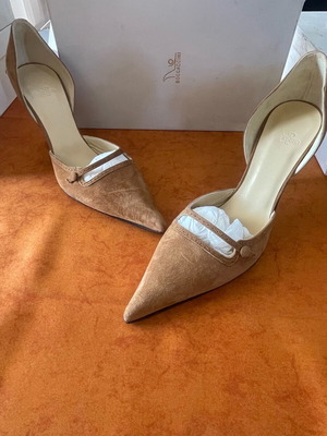 Branded women's pumps new