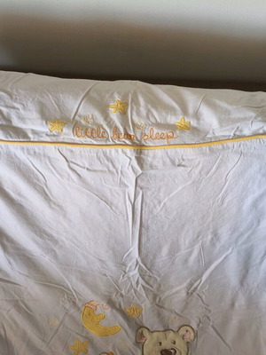 Crib set like new with duvet, duvet cover and fitted sheet