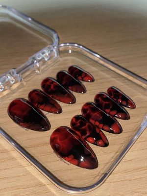 Handmade press-on nails set almond shape with red blooming effect, new