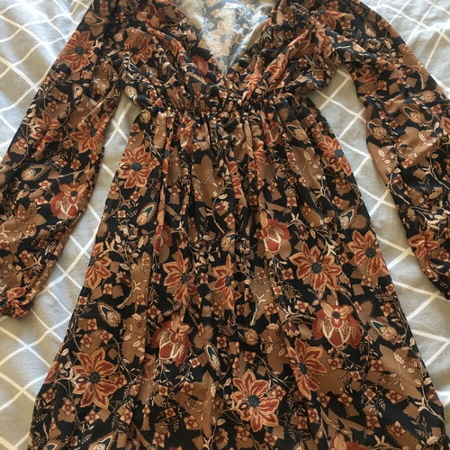 Floral dress like new, one size with elastic waist and sleeves