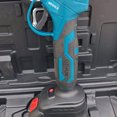 Electric pruner new with 2 batteries and brushless motor