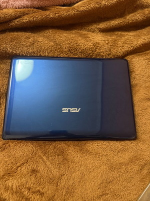 Asus Eee PC 1101HA netbook used with Windows XP