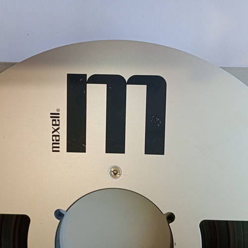 Maxell 10.5" aluminum reel used with Revox box