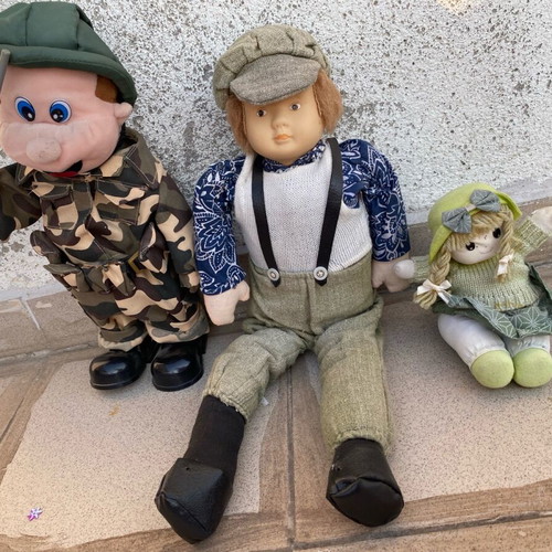 Dolls used, good condition, set of several