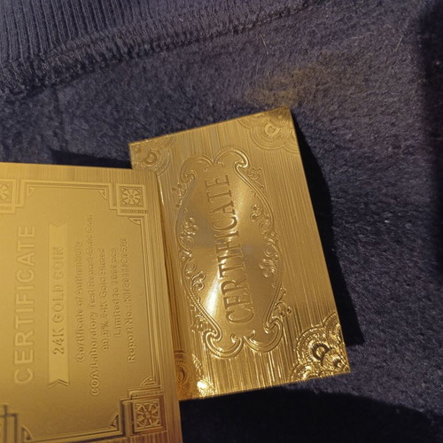 Collectible Bitcoin gold coin in case with certificate 24K new