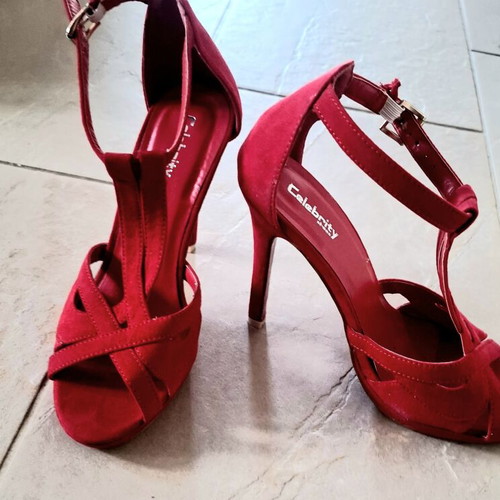 Celebrity Red Suede Sandals like new, size 39-40