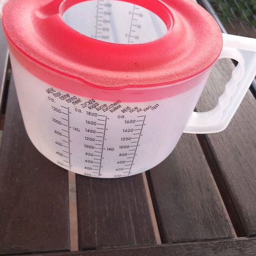 Measuring cup like new