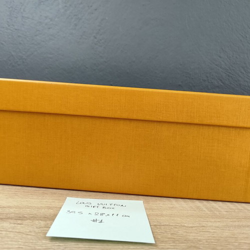 Louis Vuitton empty box used 30.5 x 28 x 11 cm