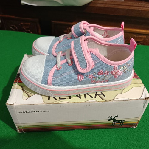 Girls' shoes size 26 athletic new, intact