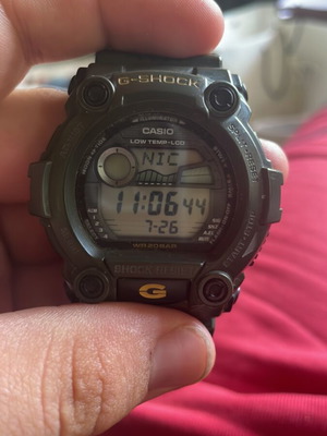 Casio men's watch green like new